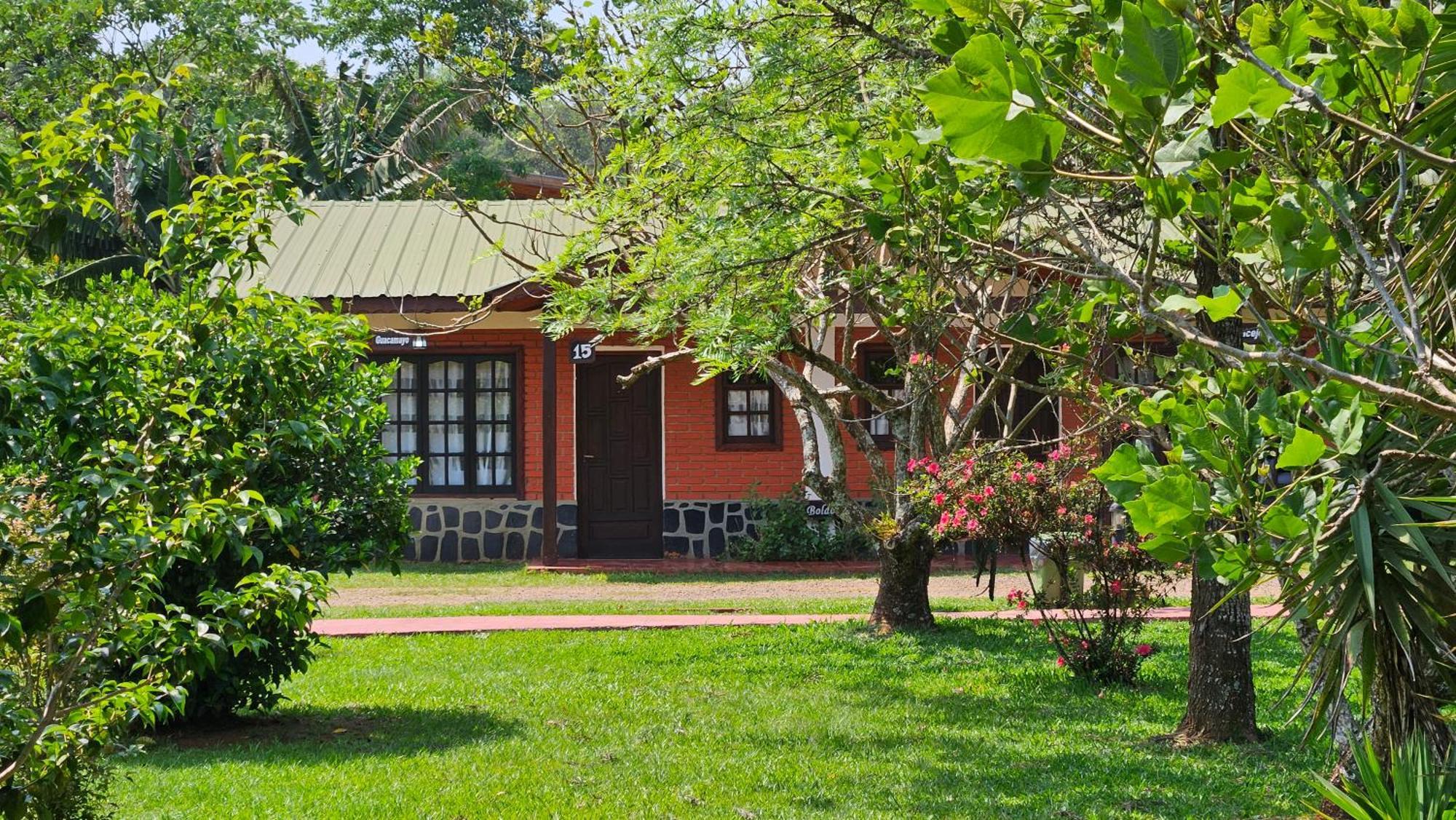 Cabanas El Refugio Del Mensu Пуэрто-Игуасу Экстерьер фото